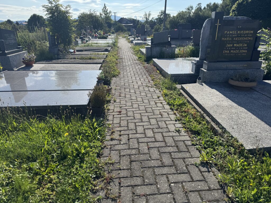 Ropice hřbitov