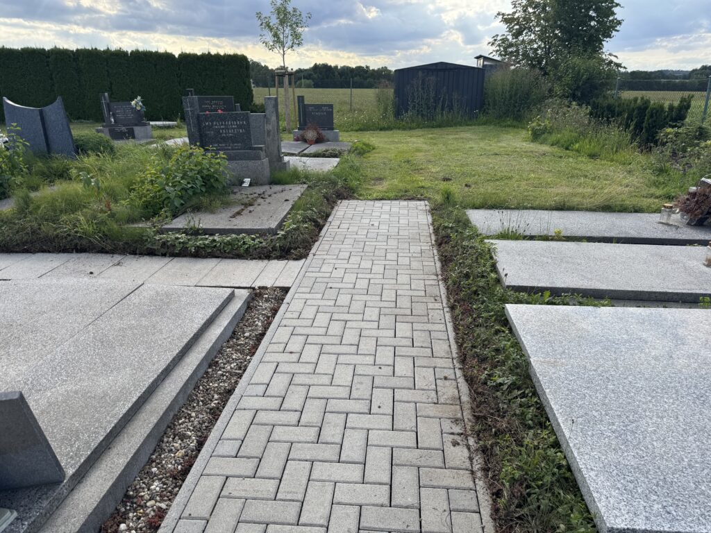 Ropice hřbitov