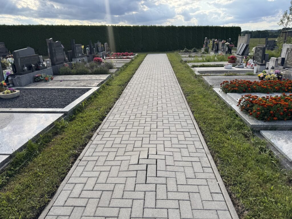 Ropice hřbitov
