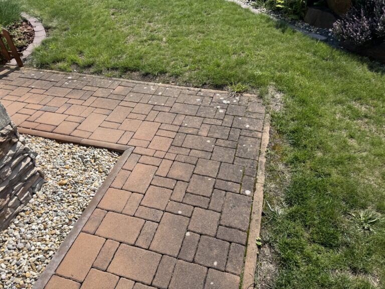 Čištění dlažby – Stará Ves nad Ondřejnicí - Předtím