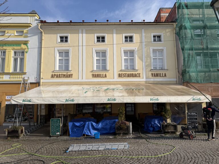 Čištění markýzy – Restaurace Vanilla – Karviná