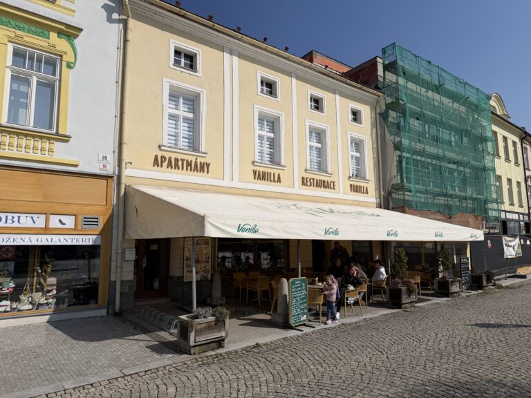 Čištění markýzy – Restaurace Vanilla – Karviná