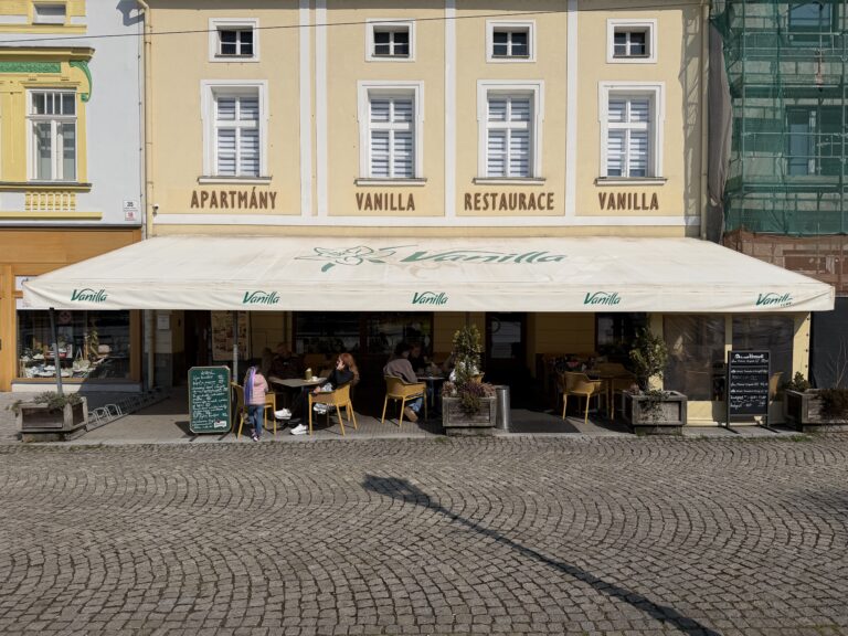 Čištění markýzy – Restaurace Vanilla – Karviná - Potom